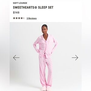 Sweethearts skim Valentine’s Day sleep set